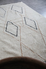 Bordered rug - Moroccan berber handmade carpet