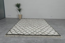 Elegant Handwoven Moroccan Wool Rug - Custom Diamond Design