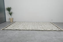 Elegant Handwoven Moroccan Wool Rug - Custom Diamond Design