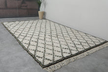 Elegant Handwoven Moroccan Wool Rug - Custom Diamond Design