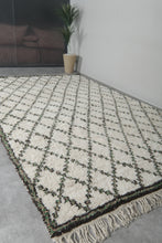 Elegant Handwoven Moroccan Wool Rug - Custom Diamond Design