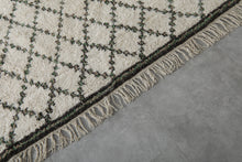 Elegant Handwoven Moroccan Wool Rug - Custom Diamond Design