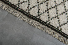 Elegant Handwoven Moroccan Wool Rug - Custom Diamond Design